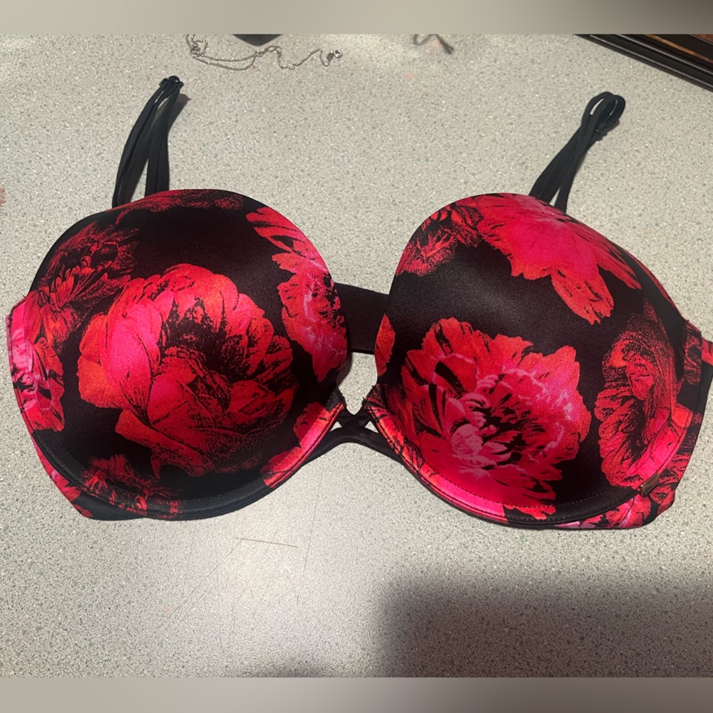 Victoria’s Secret Very Sexy Push-Up Bra size 34DD Printed Rose detail